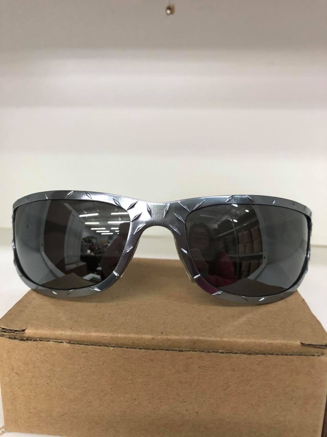 Durable Diamond Plate Sunglasses . Gunmetal frame/mirrored lenses – Big ...